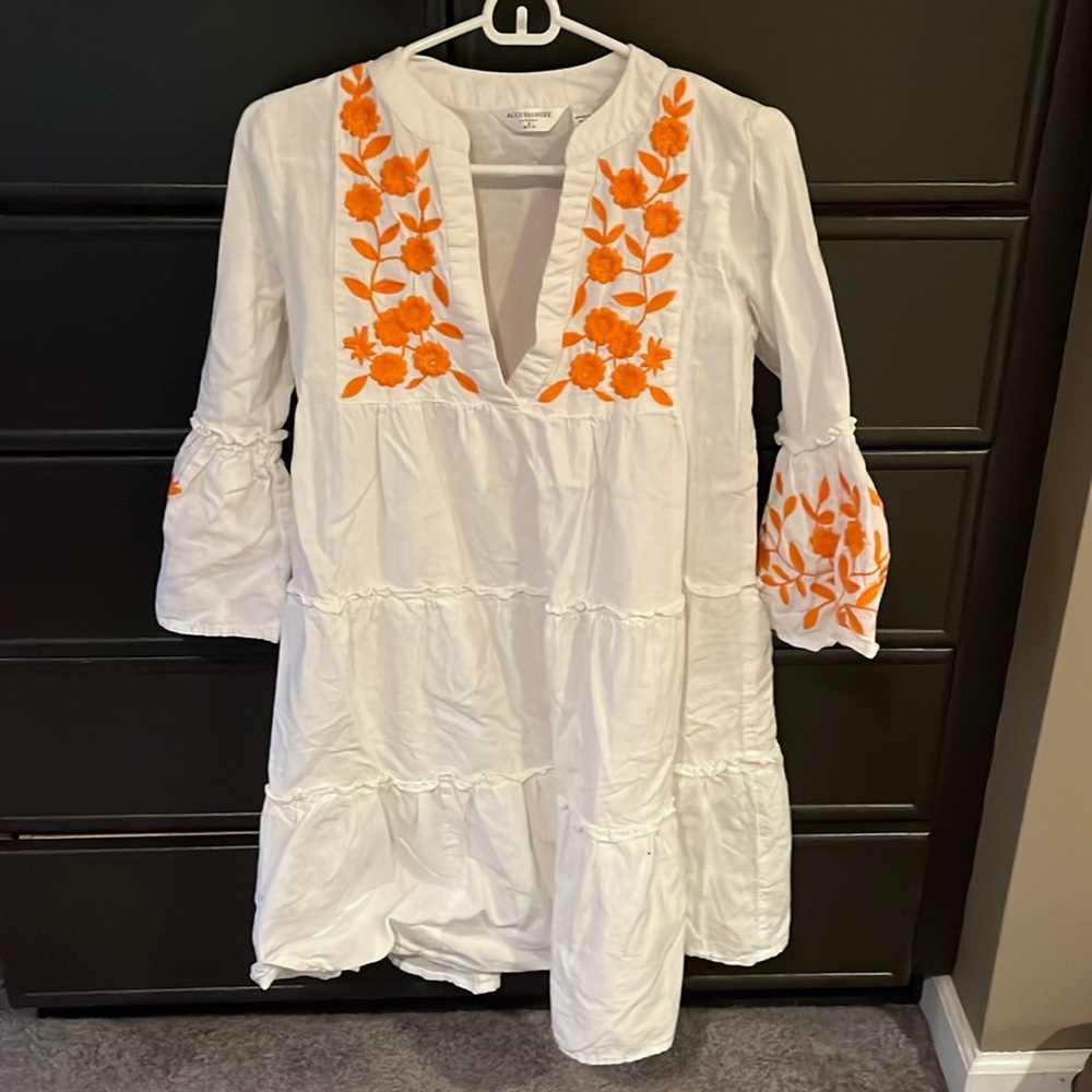 🌷EUC EMBROIDERED DRESS - Picture 4 of 8